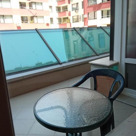 Ultraviolet Relax Apart Sofia Luaran gambar